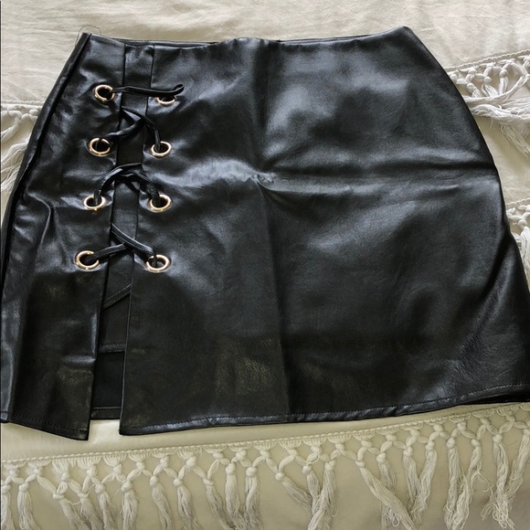 Black faux leather skirt - Picture 1 of 3